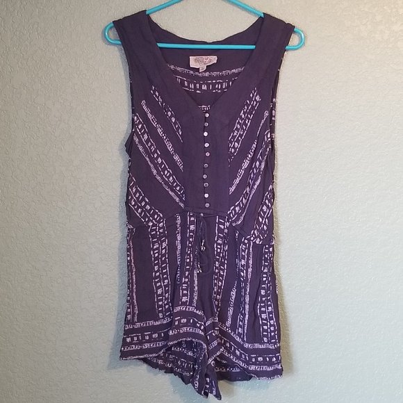 Ecote Sleeveless Romper - Picture 2 of 5
